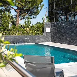 https://kyriad-prestige-aix-en-provence.aixenprovencehotels.org